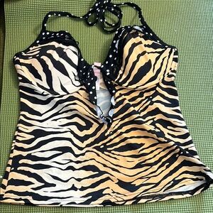 Victoria's Secret Black and White Polka Dot Top size 36 D underwire